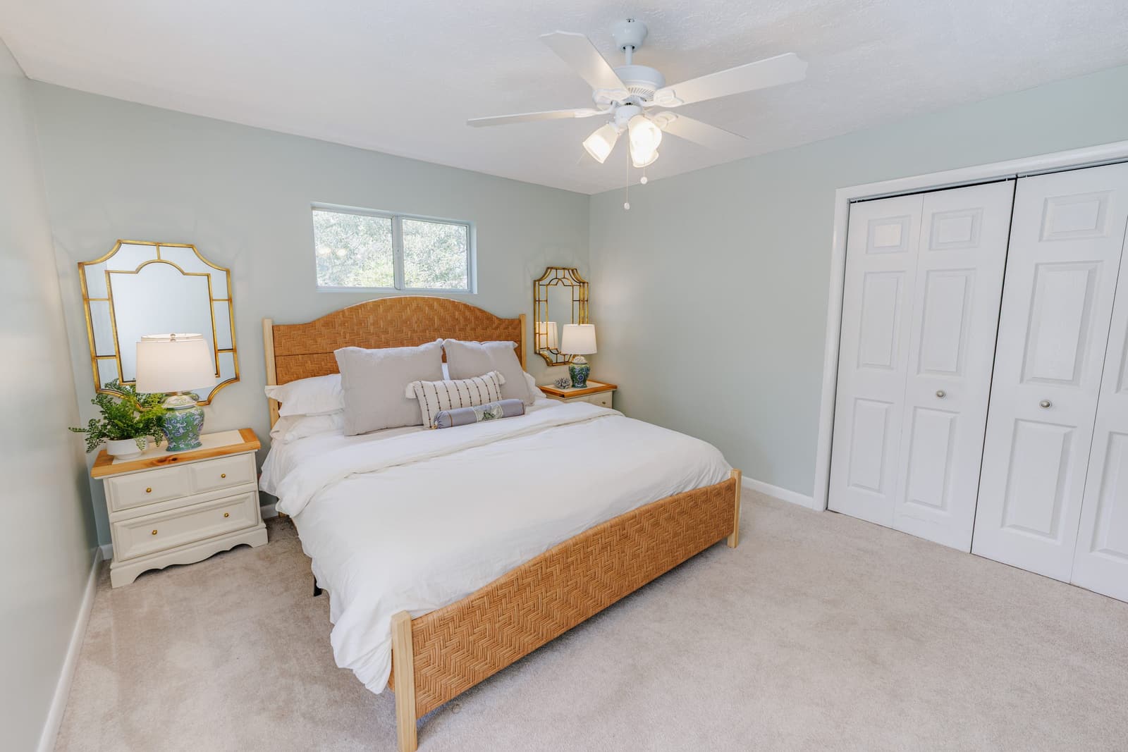 Guest bedroom — classic