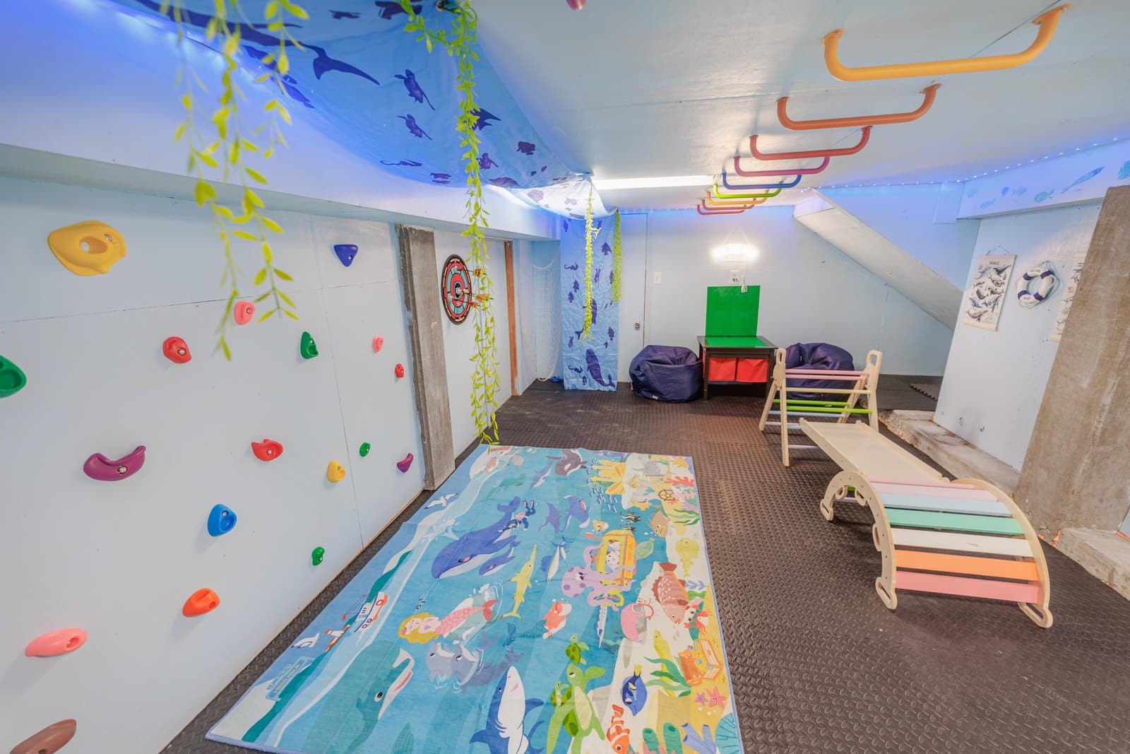 Kids' hideout room